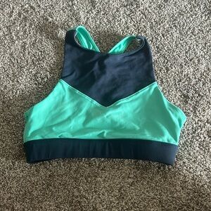 High neck sports bra